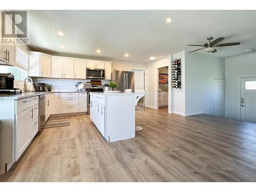 10015 87Th Street, Osoyoos, BC - Indoor Photo Showing Kitchen