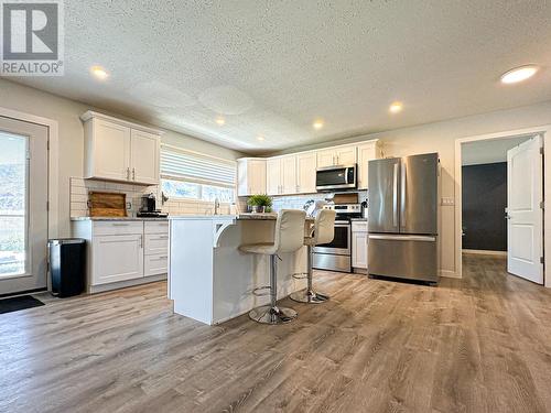 10015 87Th Street, Osoyoos, BC - Indoor Photo Showing Kitchen