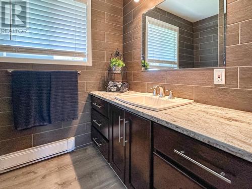 10015 87Th Street, Osoyoos, BC - Indoor Photo Showing Bathroom