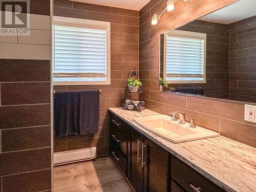 10015 87Th Street, Osoyoos, BC - Indoor Photo Showing Bathroom