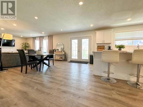 10015 87Th Street, Osoyoos, BC - Indoor Photo Showing Dining Room