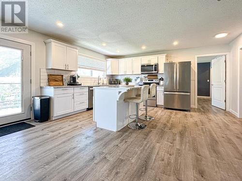 10015 87Th Street, Osoyoos, BC - Indoor Photo Showing Kitchen