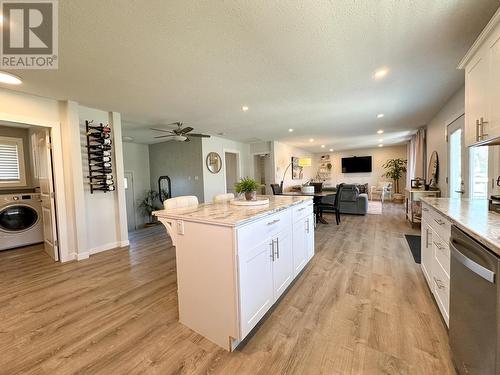 10015 87Th Street, Osoyoos, BC - Indoor Photo Showing Kitchen