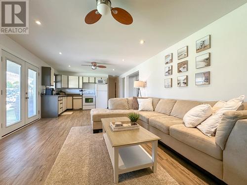 10015 87Th Street, Osoyoos, BC - Indoor Photo Showing Living Room