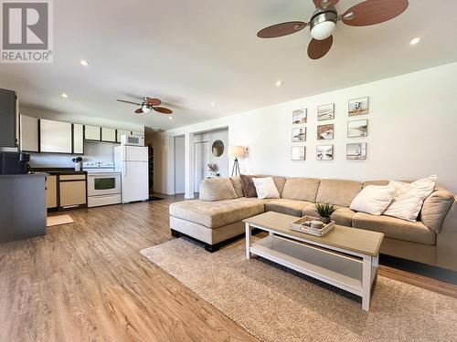 10015 87Th Street, Osoyoos, BC - Indoor Photo Showing Living Room