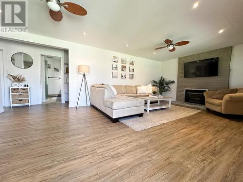 10015 87Th Street, Osoyoos, BC - Indoor Photo Showing Living Room With Fireplace