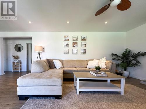 10015 87Th Street, Osoyoos, BC - Indoor Photo Showing Living Room