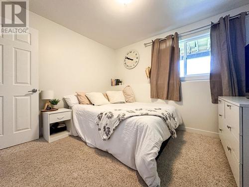 10015 87Th Street, Osoyoos, BC - Indoor Photo Showing Bedroom