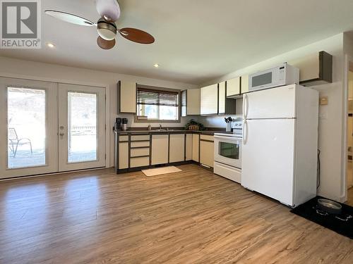 10015 87Th Street, Osoyoos, BC - Indoor Photo Showing Kitchen