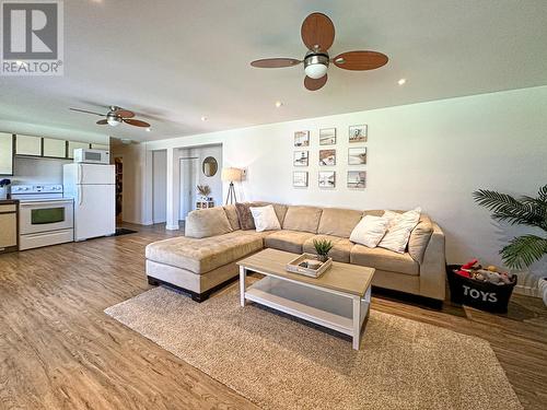 10015 87Th Street, Osoyoos, BC - Indoor Photo Showing Living Room