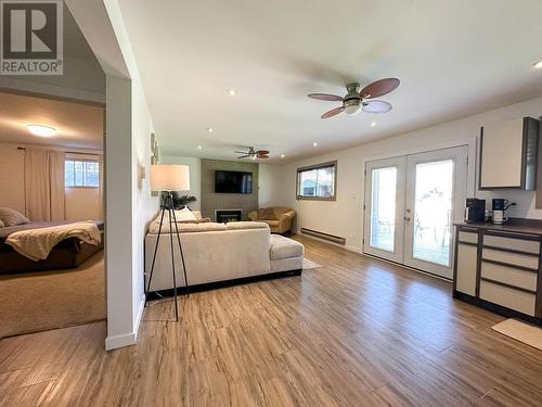 10015 87Th Street, Osoyoos, BC - Indoor Photo Showing Living Room