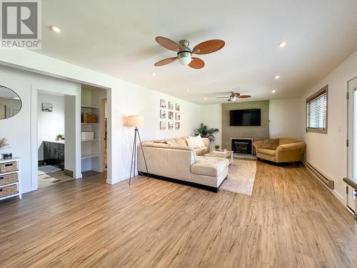 10015 87Th Street, Osoyoos, BC - Indoor Photo Showing Living Room With Fireplace