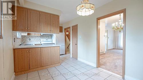 39 Hackmore Avenue, Toronto (Elms-Old Rexdale), ON - Indoor Photo Showing Kitchen