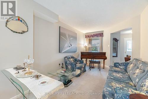 89 Cutters Crescent, Brampton (Fletcher'S West), ON - Indoor Photo Showing Living Room