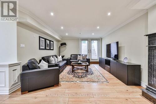 628 Sir Richard'S Road, Mississauga (Erindale), ON - Indoor Photo Showing Living Room