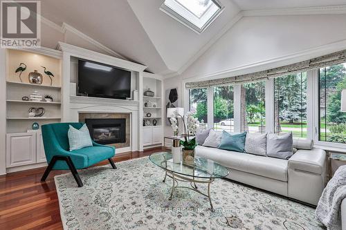 628 Sir Richard'S Road, Mississauga, ON - Indoor Photo Showing Living Room With Fireplace