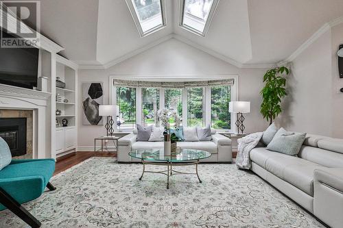 628 Sir Richard'S Road, Mississauga, ON - Indoor Photo Showing Living Room With Fireplace