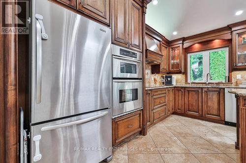 628 Sir Richard'S Road, Mississauga, ON - Indoor Photo Showing Kitchen