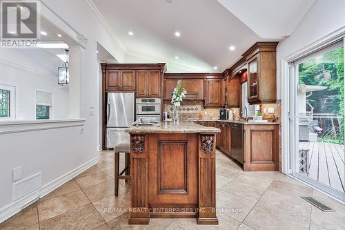 628 Sir Richard'S Road, Mississauga, ON - Indoor Photo Showing Kitchen