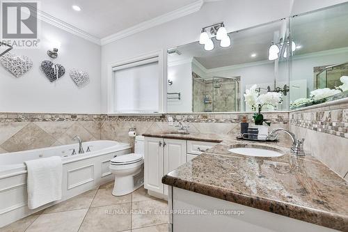 628 Sir Richard'S Road, Mississauga, ON - Indoor Photo Showing Bathroom