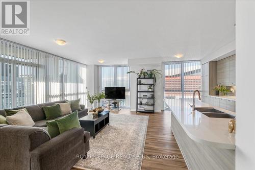 2604 - 75 Eglinton Avenue W, Mississauga, ON - Indoor Photo Showing Living Room