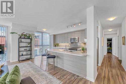 2604 - 75 Eglinton Avenue W, Mississauga, ON - Indoor Photo Showing Kitchen