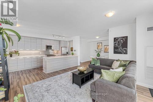 2604 - 75 Eglinton Avenue W, Mississauga, ON - Indoor Photo Showing Living Room