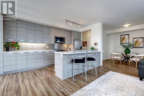 2604 - 75 Eglinton Avenue W, Mississauga (Hurontario), ON - Indoor Photo Showing Kitchen With Upgraded Kitchen