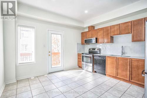 176 - 435 Hensall Circle, Mississauga (Cooksville), ON - Indoor Photo Showing Kitchen