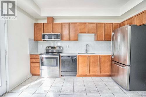 176 - 435 Hensall Circle, Mississauga (Cooksville), ON - Indoor Photo Showing Kitchen