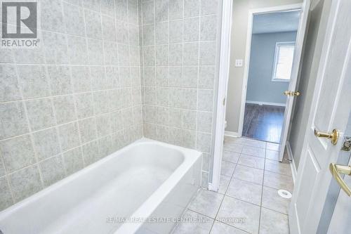 176 - 435 Hensall Circle, Mississauga (Cooksville), ON - Indoor Photo Showing Bathroom