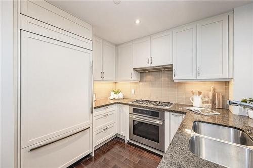 11 Bronte Road|Unit #516, Oakville, ON - Indoor Photo Showing Kitchen With Double Sink With Upgraded Kitchen