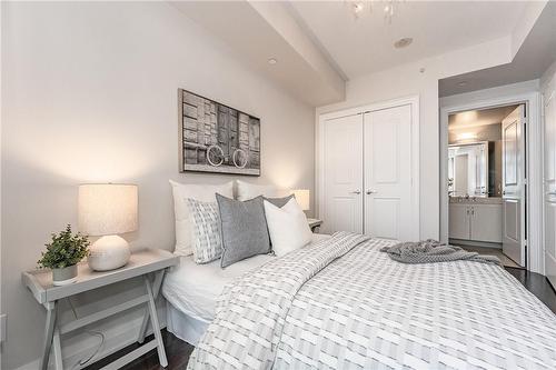 11 Bronte Road|Unit #516, Oakville, ON - Indoor Photo Showing Bedroom