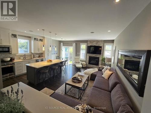 260 Mojave Crescent, Ottawa, ON - Indoor Photo Showing Living Room With Fireplace