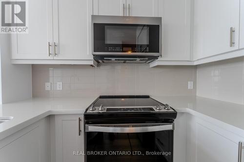 1005 - 470 Dundas Street, Hamilton (Waterdown), ON - Indoor Photo Showing Kitchen