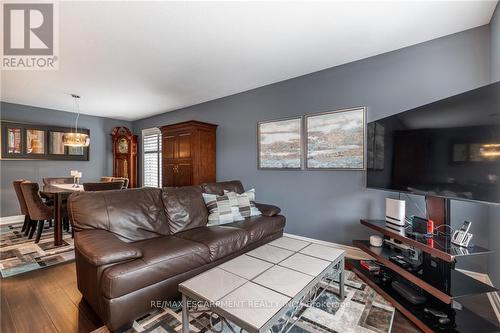 53 Foxtrot Drive, Hamilton (Stoney Creek), ON - Indoor Photo Showing Living Room