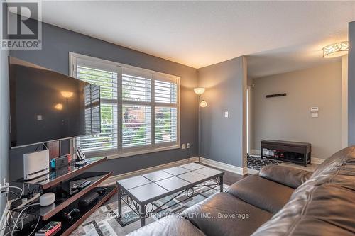 53 Foxtrot Drive, Hamilton (Stoney Creek), ON - Indoor Photo Showing Living Room