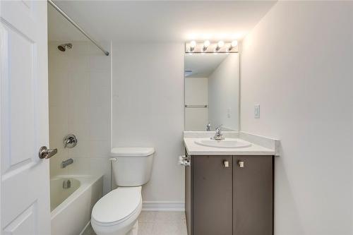 3916 Leonardo Street, Burlington, ON - Indoor Photo Showing Bathroom