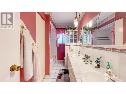 1225 Mountain Avenue, Kelowna, BC - Indoor Photo Showing Bathroom