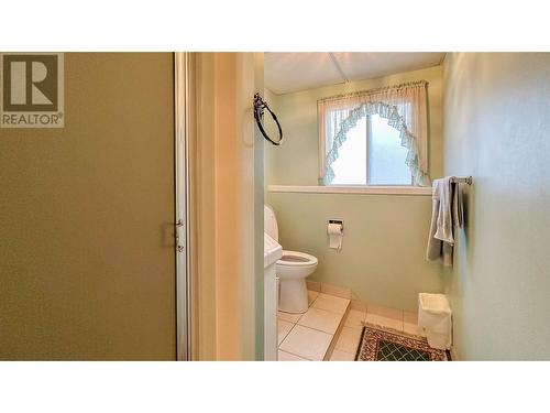 1225 Mountain Avenue, Kelowna, BC - Indoor Photo Showing Bathroom