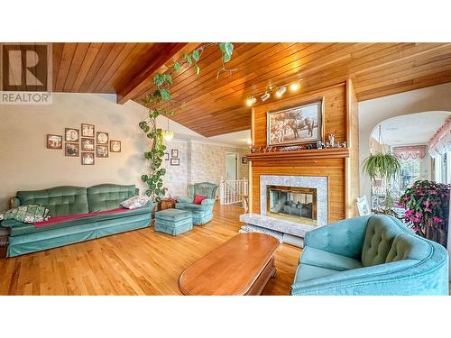 1225 Mountain Avenue, Kelowna, BC - Indoor Photo Showing Living Room With Fireplace