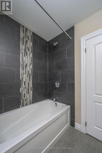 577 Middlewoods Drive, London, ON - Indoor Photo Showing Bathroom