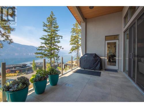 3316 Black Pine Lane, Kelowna, BC - Outdoor With Exterior