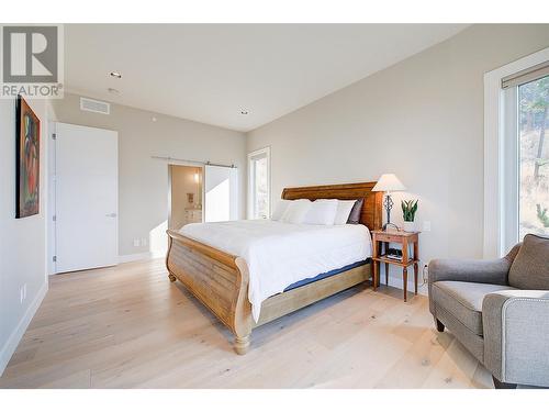 3316 Black Pine Lane, Kelowna, BC - Indoor Photo Showing Bedroom