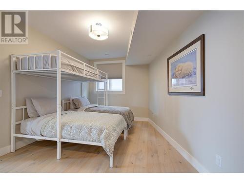 3316 Black Pine Lane, Kelowna, BC - Indoor Photo Showing Bedroom