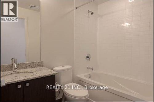 10 - 88 Sheppard Avenue E, Toronto, ON - Indoor Photo Showing Bathroom