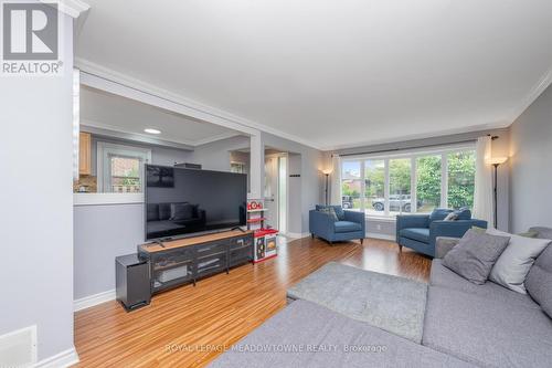 782 Embassy Avenue, Mississauga (Clarkson), ON - Indoor Photo Showing Living Room