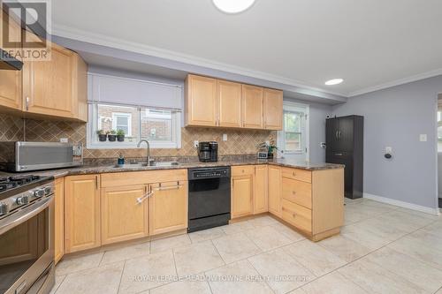 782 Embassy Avenue, Mississauga (Clarkson), ON - Indoor Photo Showing Kitchen With Double Sink