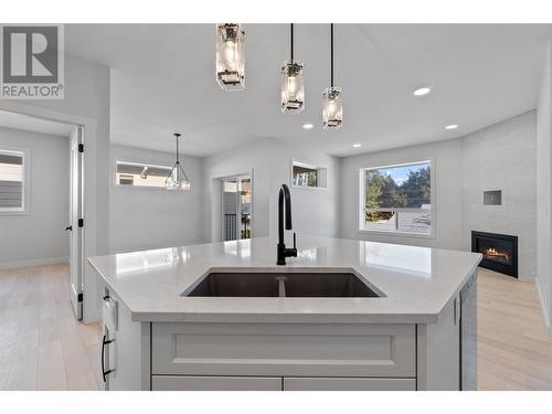 1840 10 Street Sw Unit# 9, Salmon Arm, BC - Indoor Photo Showing Kitchen With Double Sink