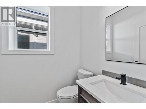 1840 10 Street Sw Unit# 9, Salmon Arm, BC - Indoor Photo Showing Bathroom